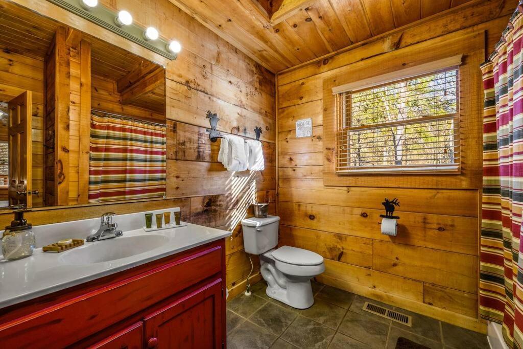 Charming Cabin W/ Hot Tub, Game Room, Top Location Pigeon Forge Exterior foto